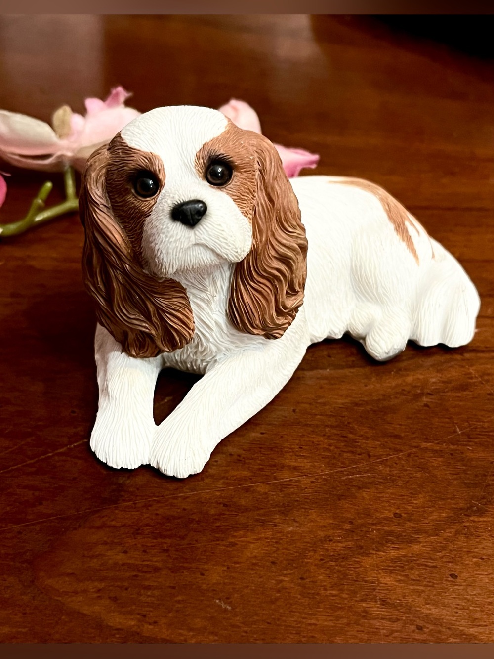 Sandicast Mid-Size Cavalier King Charles Spaniel Figurine - Blenheim MS16901
